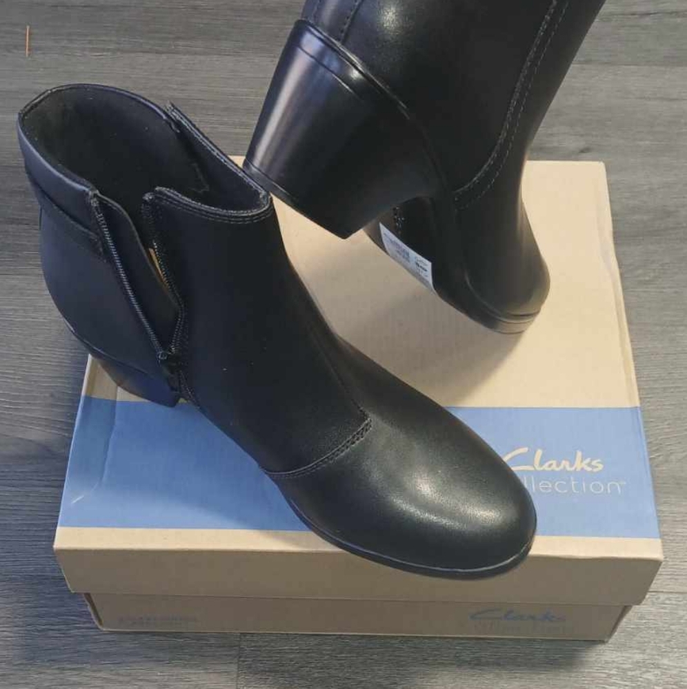 Elegant Black Ankle Boots - Picture 2 of 4